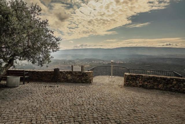 Al Miradouro Do Outeiro Villa Guarda Exteriör bild